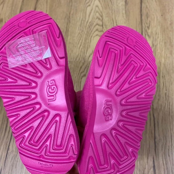 COPY - Brand New Toddler/Girl Uggs - Picture 3 of 5